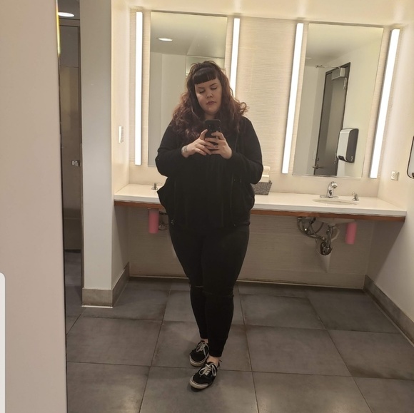 Meet your Posher, Ashlee - Picture 3 of 3